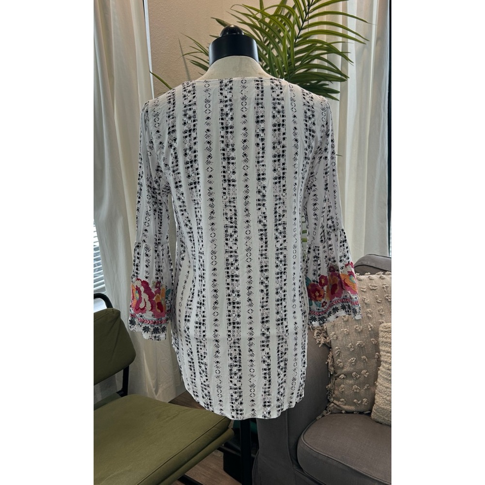 SAVANNA JANE Women's Floral Embroidered Bell Sleeve Tunic Top Size Medium Boho - Picture 7 of 9
